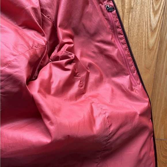 Patagonia Women's Burgundy Puffer Jacket medium - Picture 6 of 8